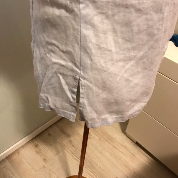 Sarah Spencer Blue Linen Sleeveless Blouse - Picture 3 of 3